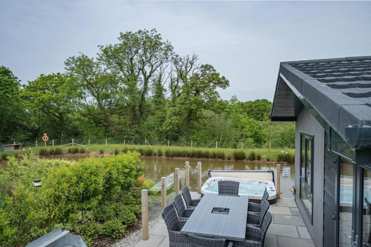 Lilac Lodge, 22 Roadford Lake Lodges 리프턴 외부 사진
