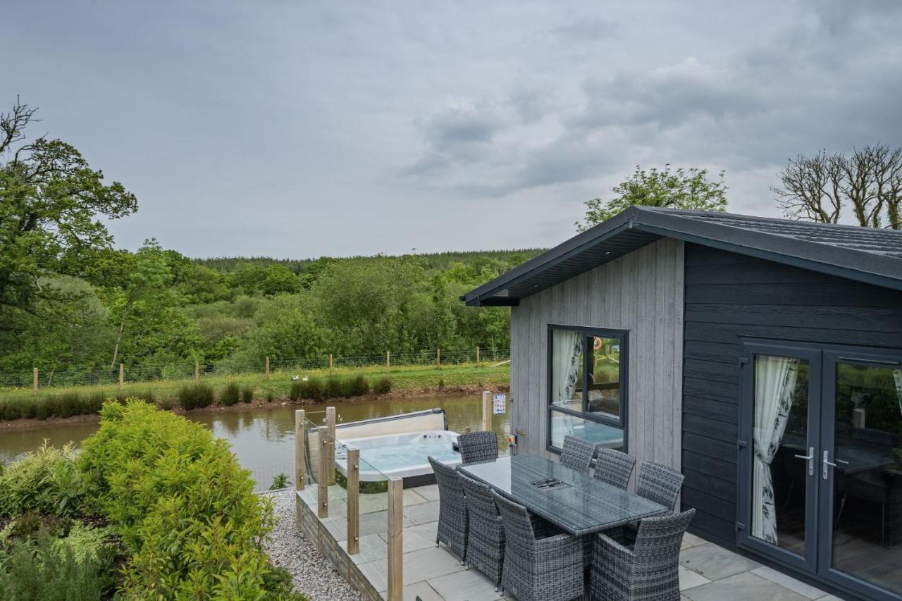 Lilac Lodge, 22 Roadford Lake Lodges 리프턴 외부 사진