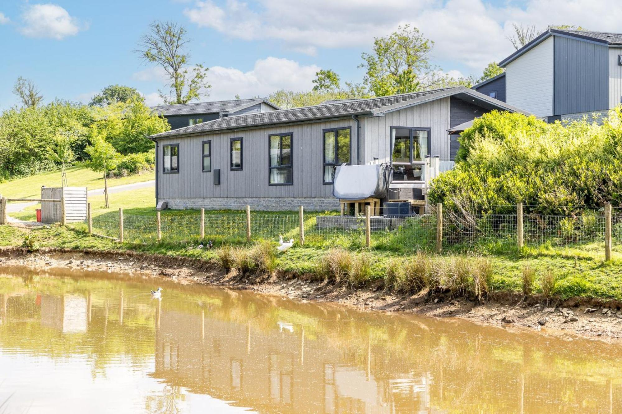 Lilac Lodge, 22 Roadford Lake Lodges 리프턴 외부 사진