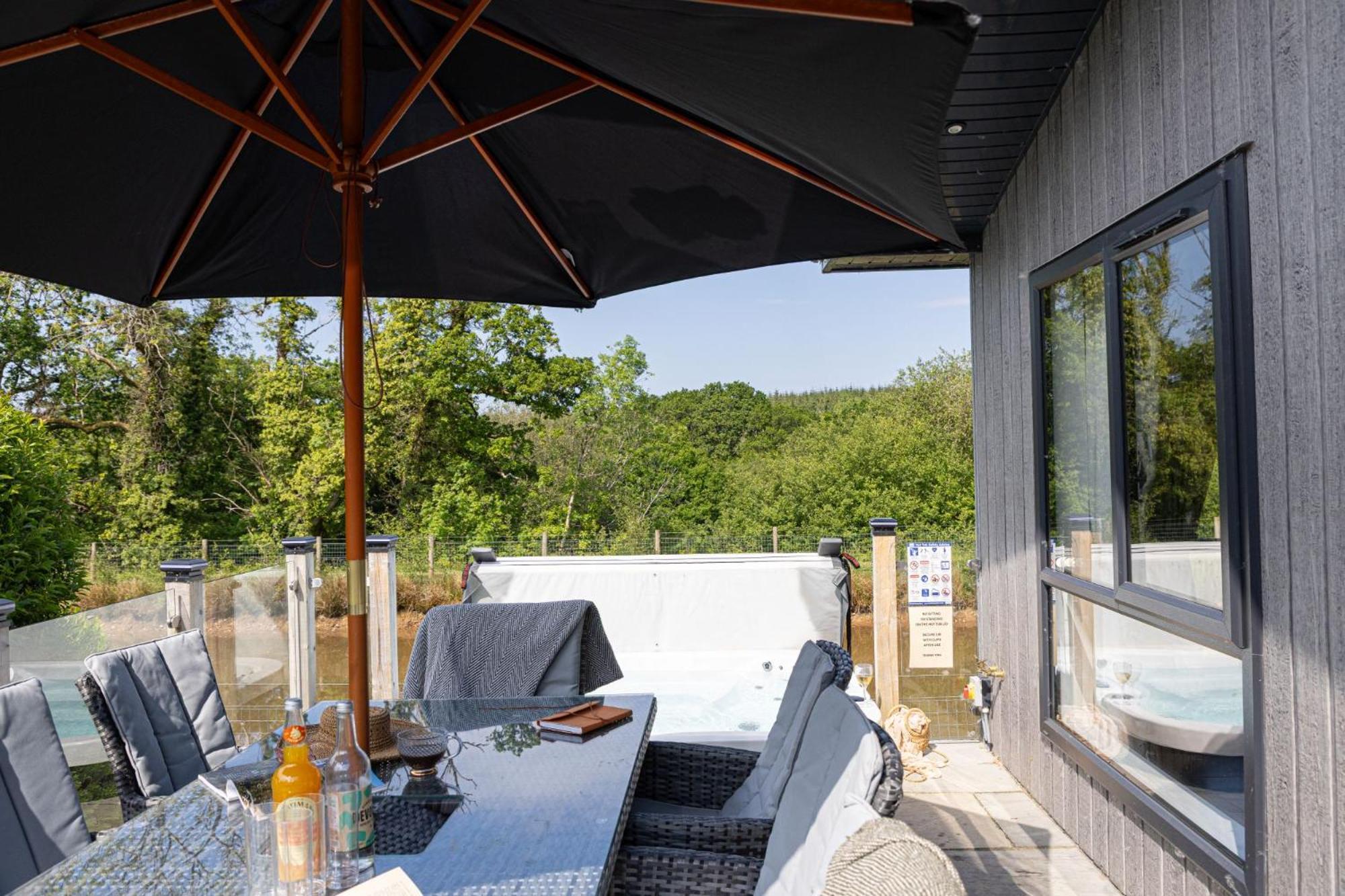Lilac Lodge, 22 Roadford Lake Lodges 리프턴 외부 사진