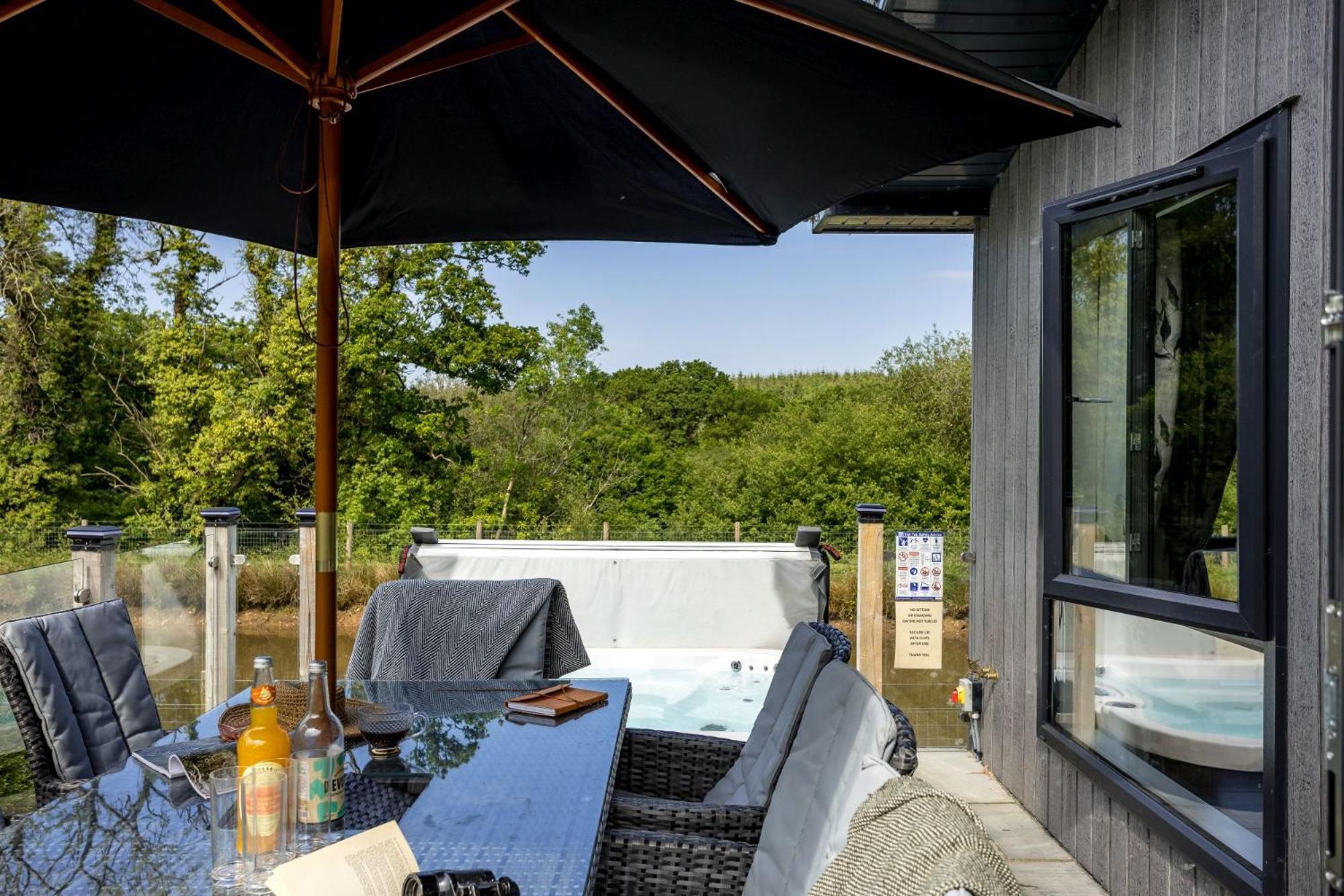 Lilac Lodge, 22 Roadford Lake Lodges 리프턴 외부 사진
